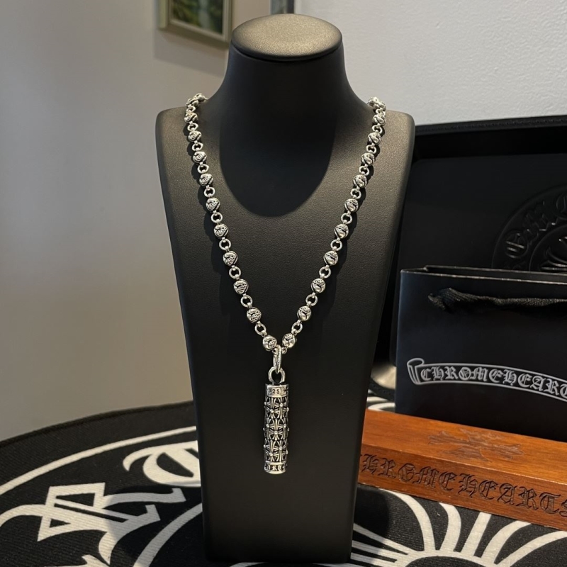 Ch*0me He**ts necklaces